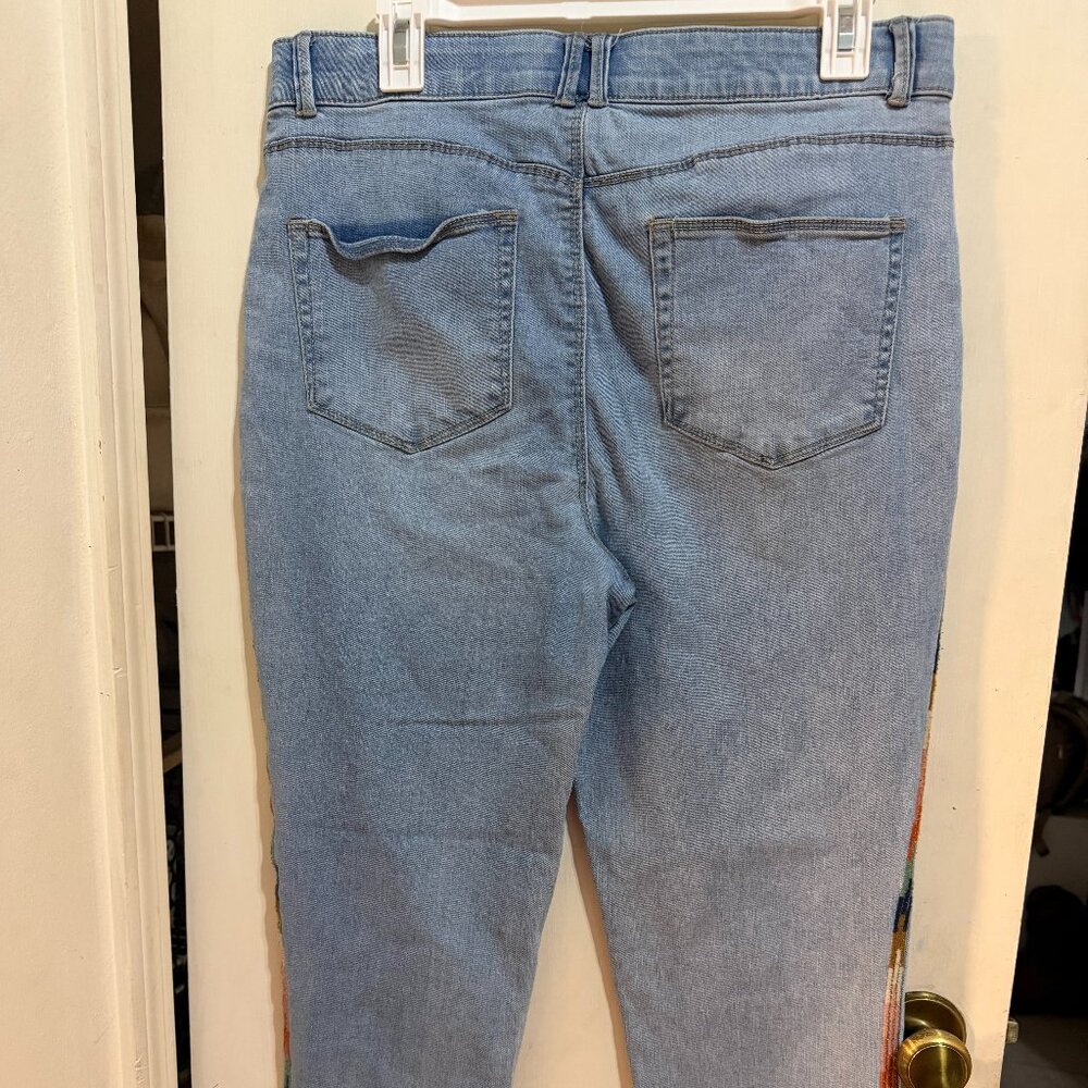 Skinny Jeans with Embroidered Design on Side